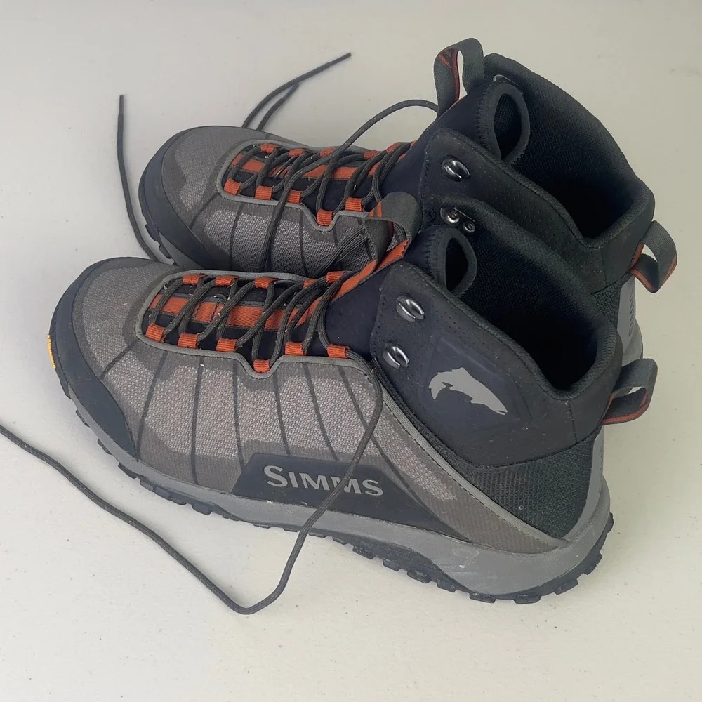 Simms Flyweight Wading Boots Mens 11 Grey Vibram Sole Fishing 40211-00 Outdoor